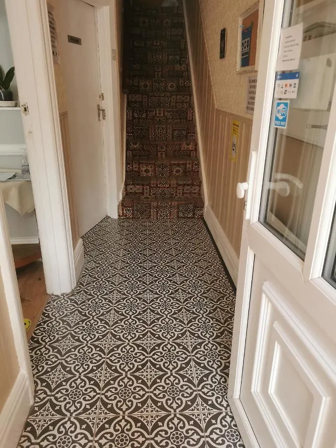 Leeds House Guest House Bridlington 3*,